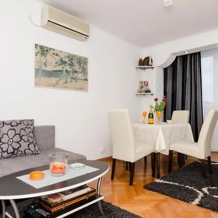 Sara Apartment *